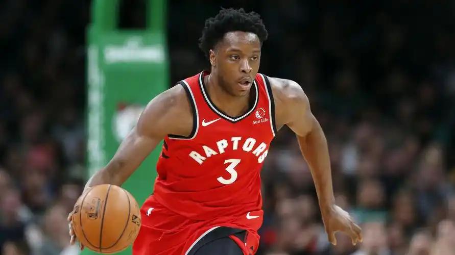 阿努诺比在NBA杯中的表现有起伏，但整体展现出一定稳定性。

在12月10日的1