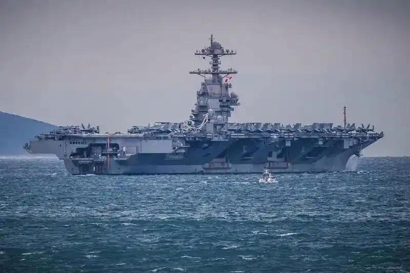 据美国多家媒体4月29日援引美官员话报道，美军“福特”号航空母舰打击群预计将于近