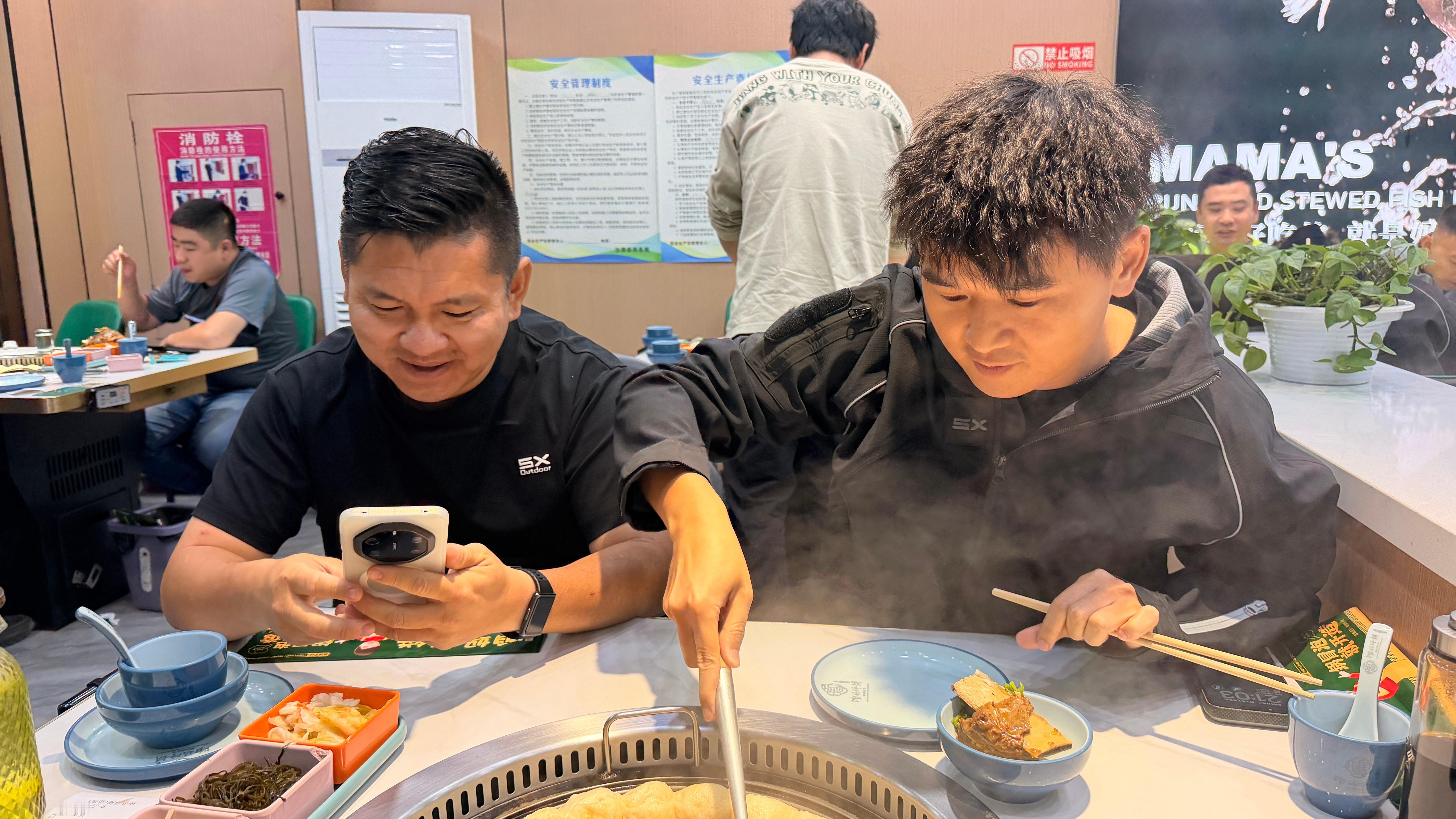 跟着翻车博主一起，所以我们跑错路了！！40分钟后才和大部队汇合，饿鼠了饿鼠了[泪