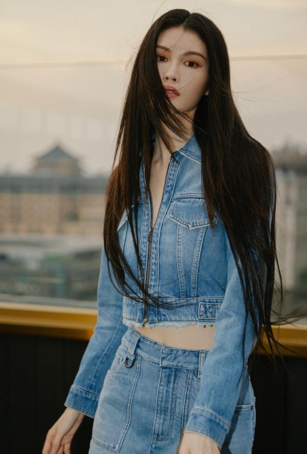 何穗被怀疑退圈了
微博清空，很久没出席活动，还婉拒了VOGUE，海外账号也停更或