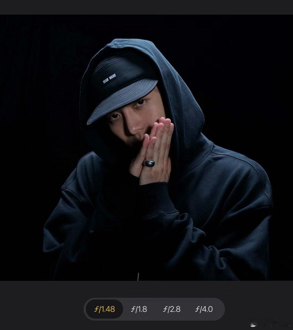 王嘉尔中场秀 连续两年被选中，王嘉尔这已经不是惊喜了，是固定王牌。 ​​​