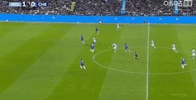 这都给哈兰德干成190梅西了，恐怖的进化能力，中圈持球推进一过3，可惜没成功！