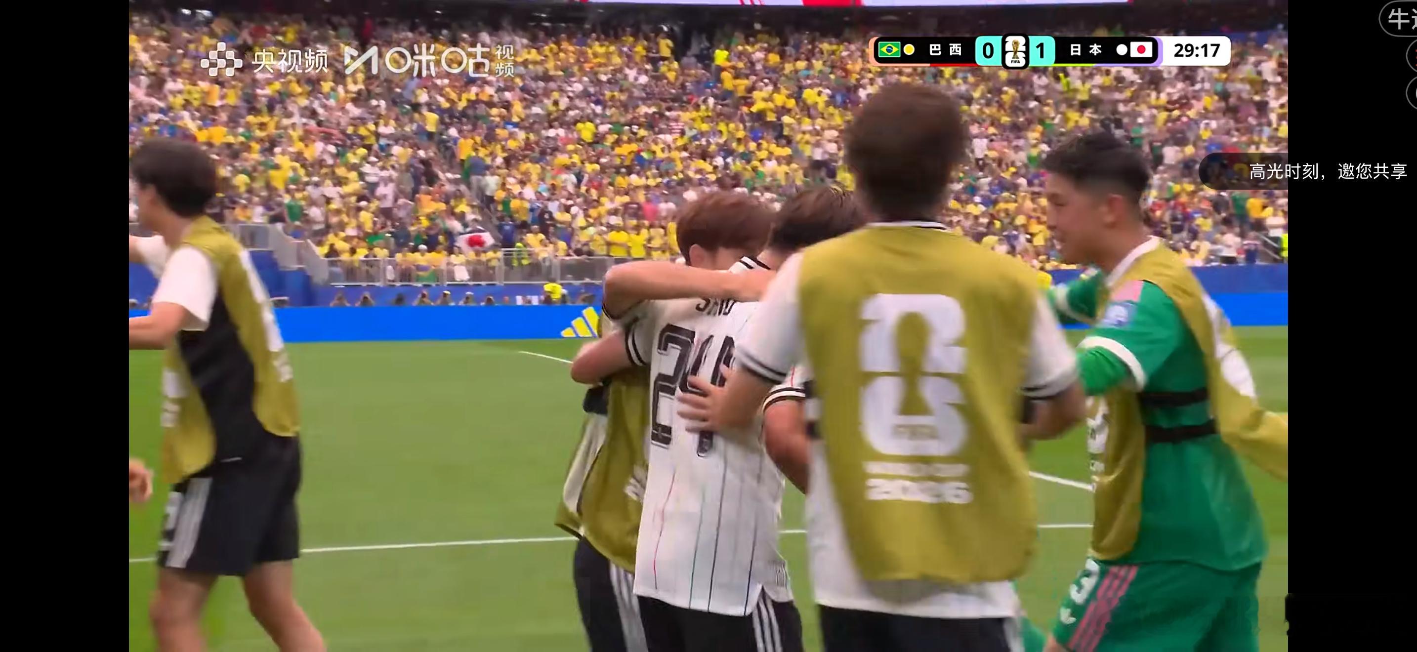 巴西vs日本这日本……真狠啊……1-0率先破门 巴西这波直接被打反击了 