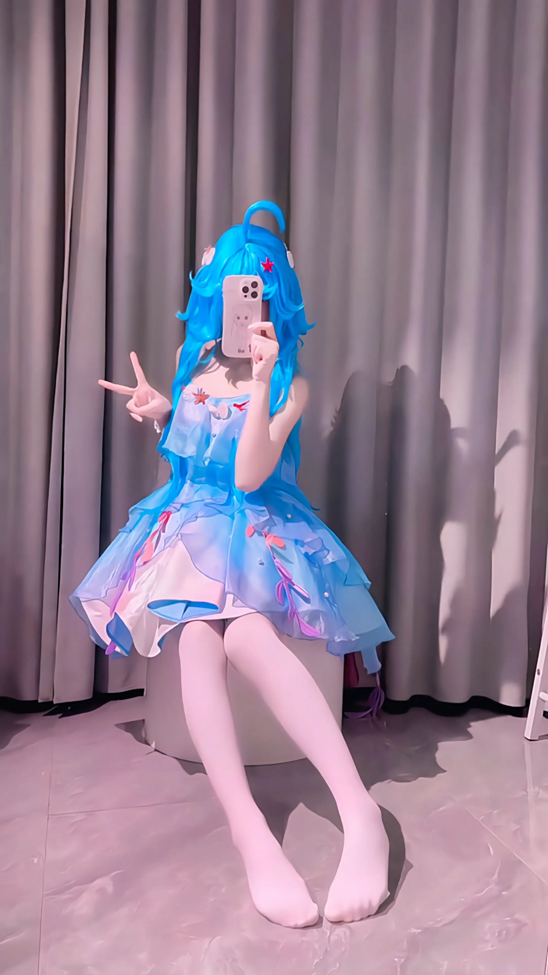 三选一哦。芙宁娜cos