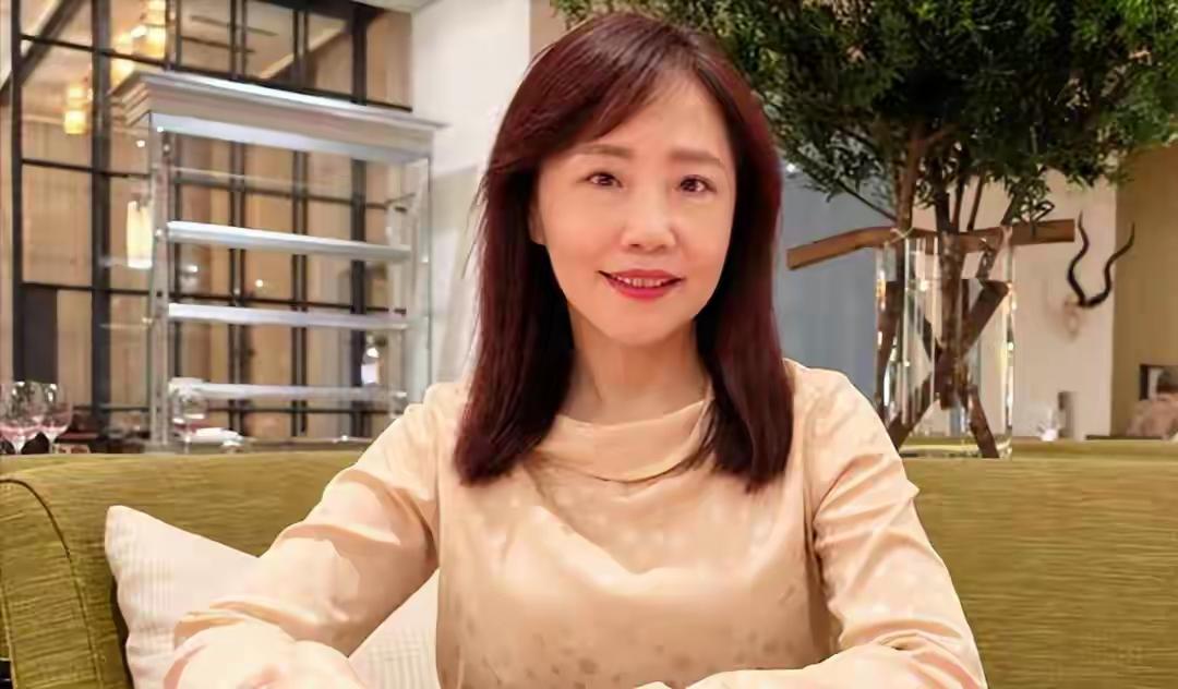 尹乃菁：台北、新北若双输，郑丽文将下台！卢秀燕将任国民党主席。

尹乃菁是资深媒