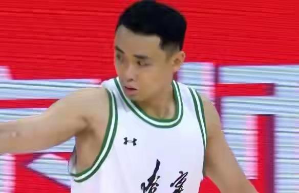 辽宁男篮大比分输给了四川男篮，这样的结果似乎也在意料之中，现在的辽宁男篮还在用李