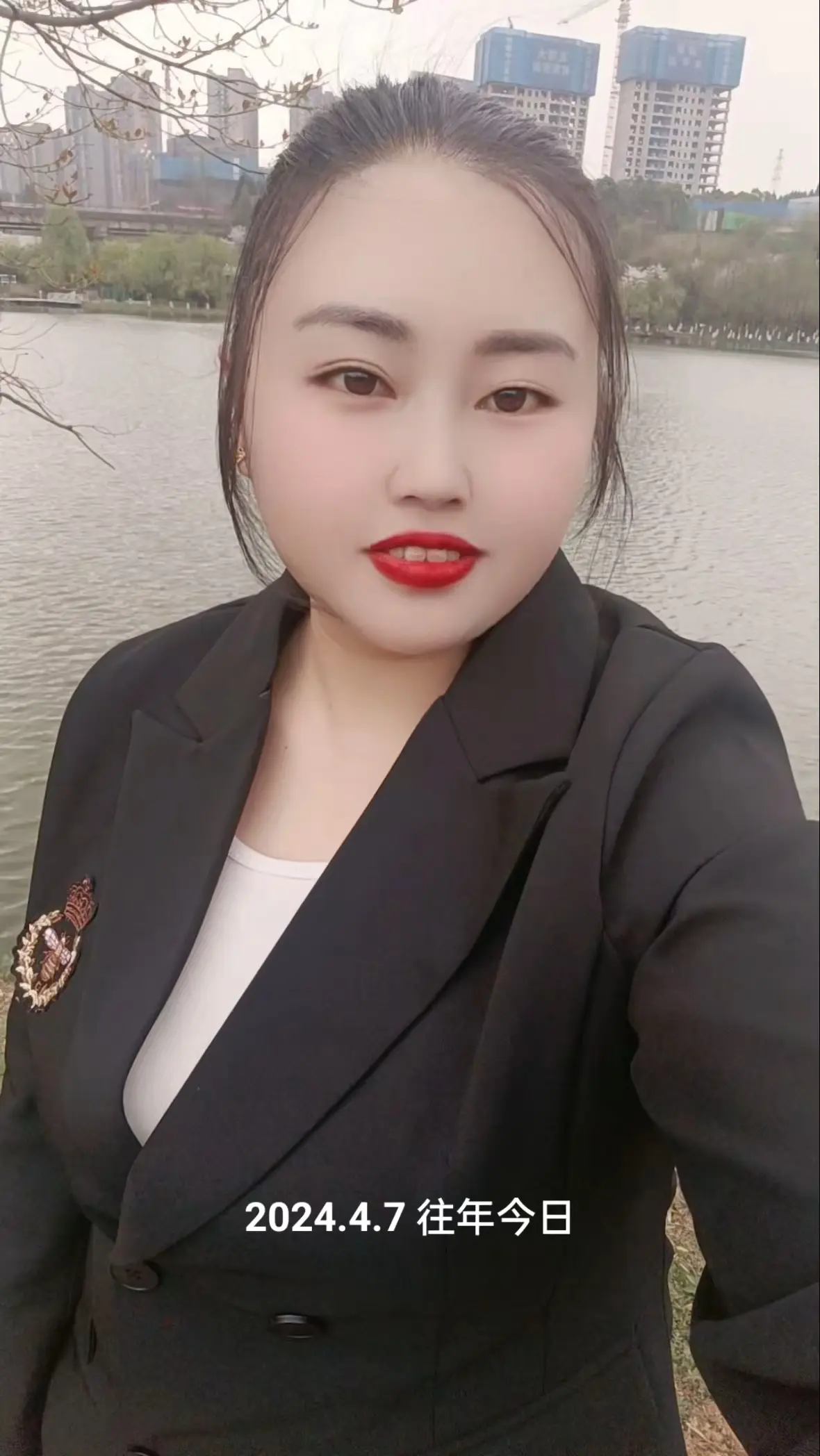 其实一个人爱不爱你，在不在乎你，你又怎么会不知道，回头看看，每个细节都...