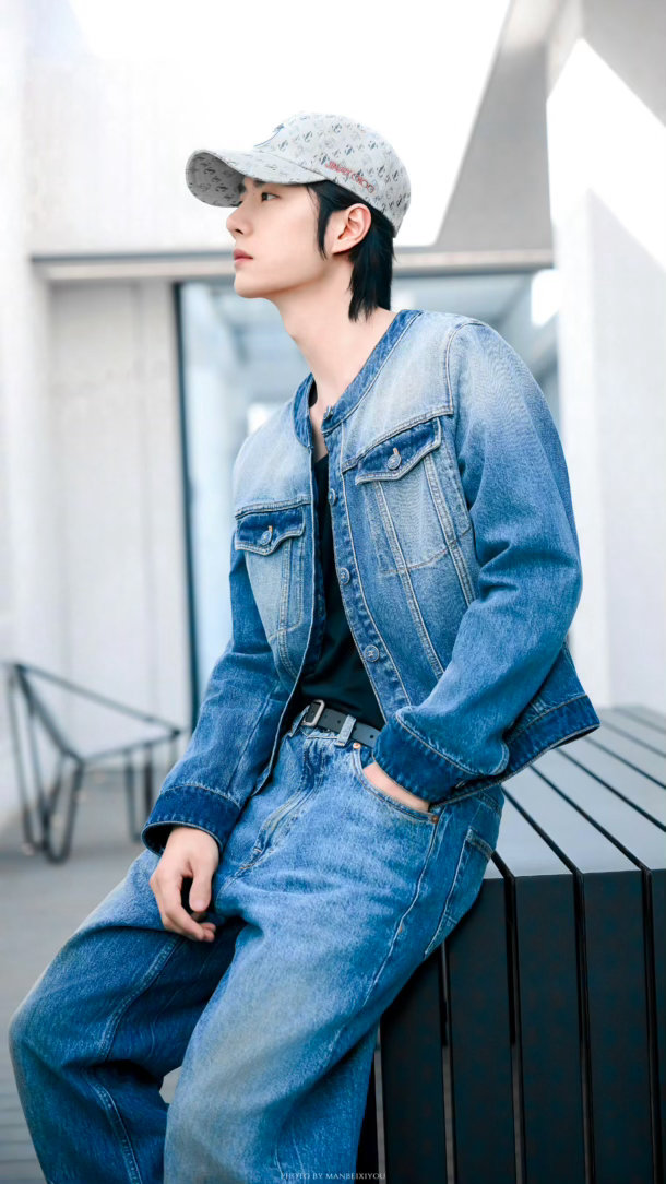 青春男大 牛仔博王一博 cr:logo 