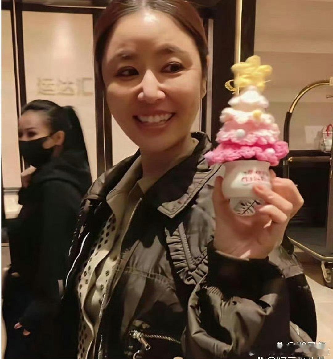 49岁的林‌⁠心如，模﻿﻿‏样变⁠化﻿⁠‏挺大的，但她选‌‍择了‏‎⁠优‎﻿雅﻿