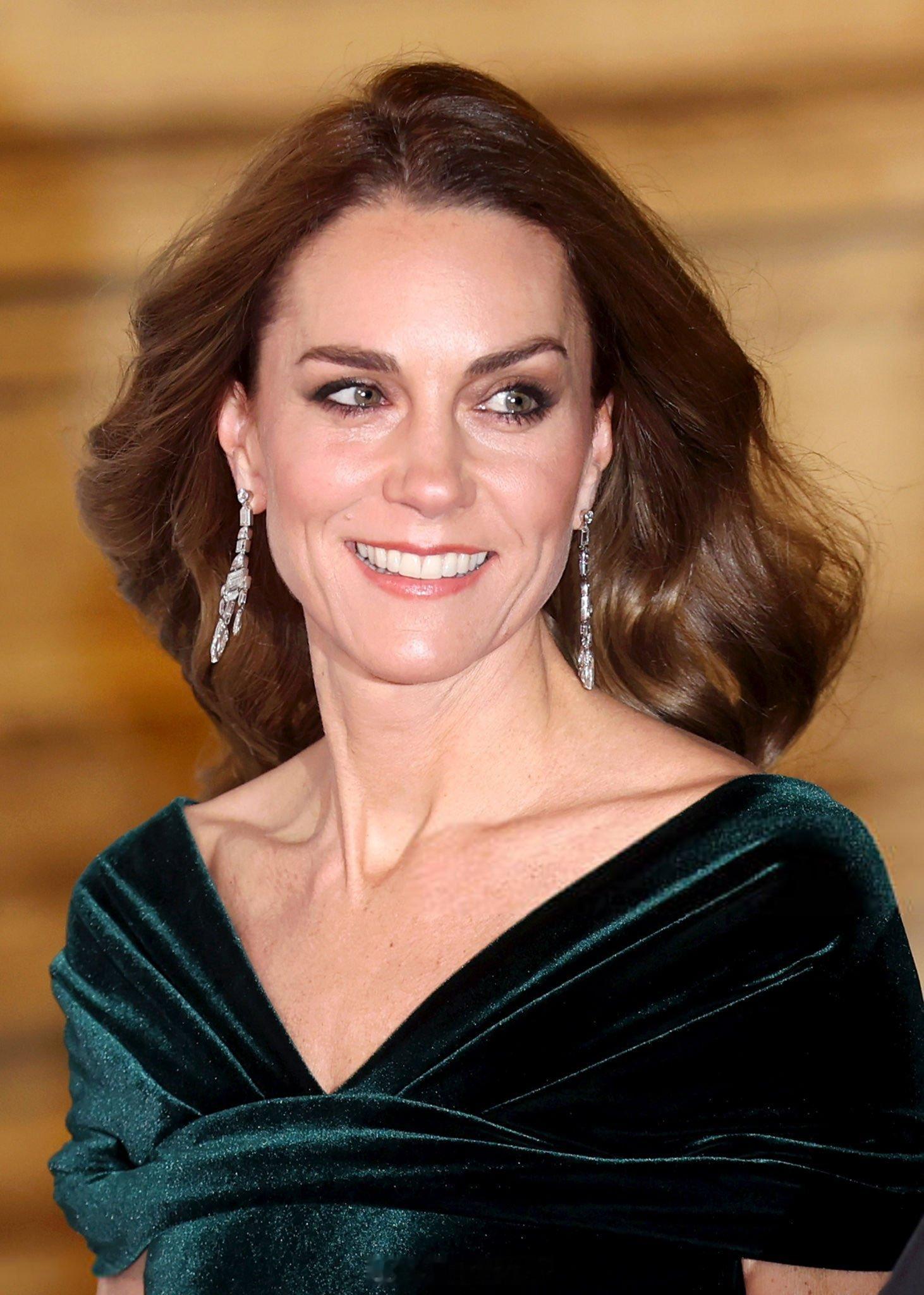 2025年11月19日，凯瑟琳王储妃在伦敦皇家阿尔伯特音乐厅参加皇家文艺汇演🎶