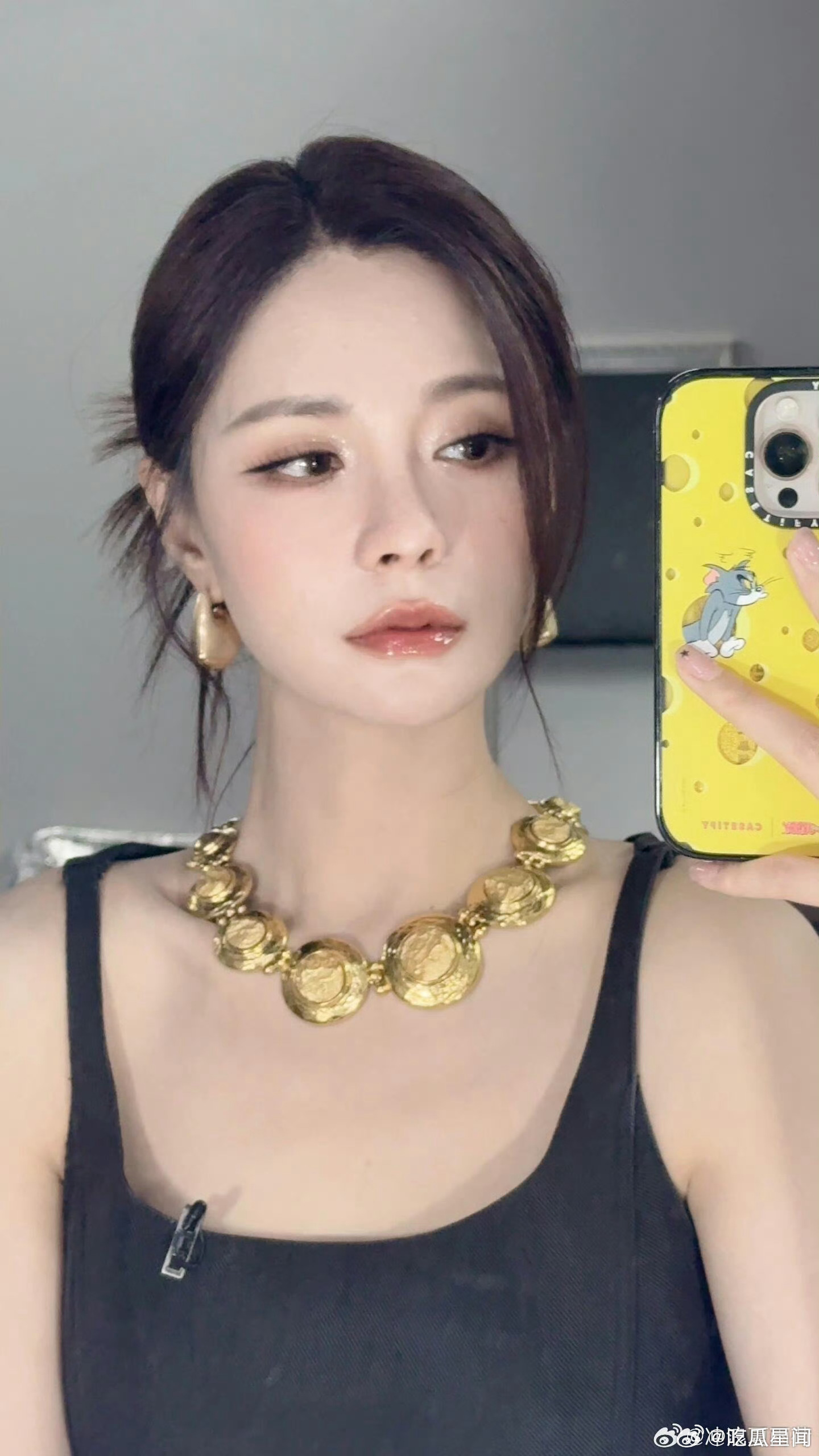 沈梦辰怎么美成这样谁说甜美与飒爽不能共存？沈梦辰用笑容暖透时光，用姿态惊艳目光，