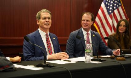 美国面对伊朗封锁海峡的行为，终于松口了，而获利最大的居然是俄罗斯。
 
近期美国