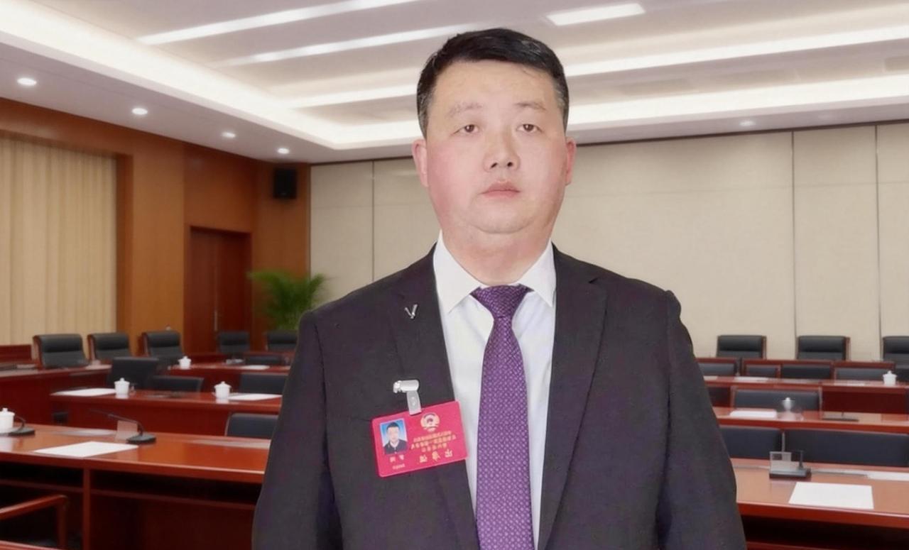 建议立法，将吸毒与贩毒行为同罪，向毒品链条彻底宣战！现行法律对吸毒处罚过轻，形成