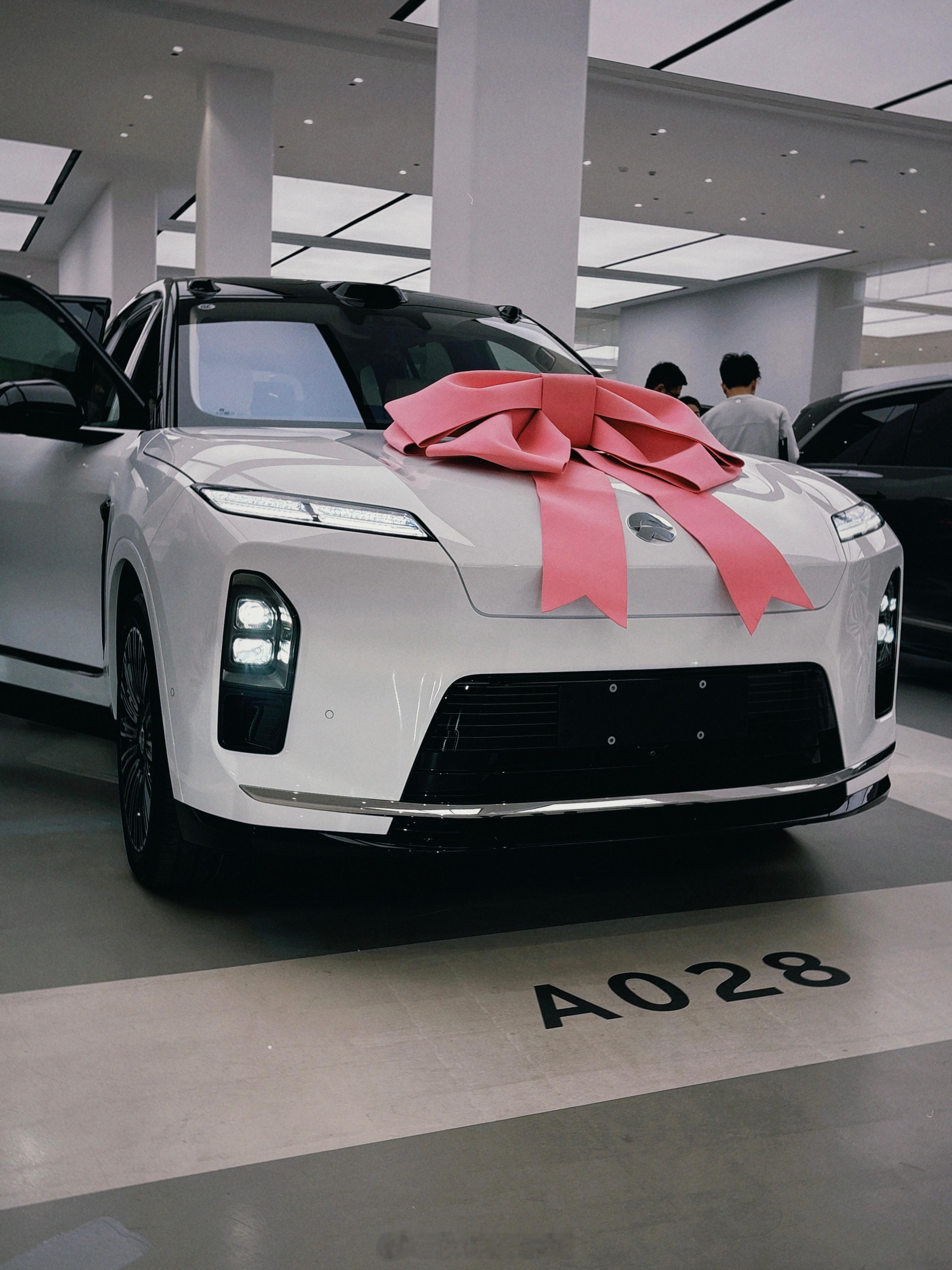 白色ES8还是非常好看的 ​​​