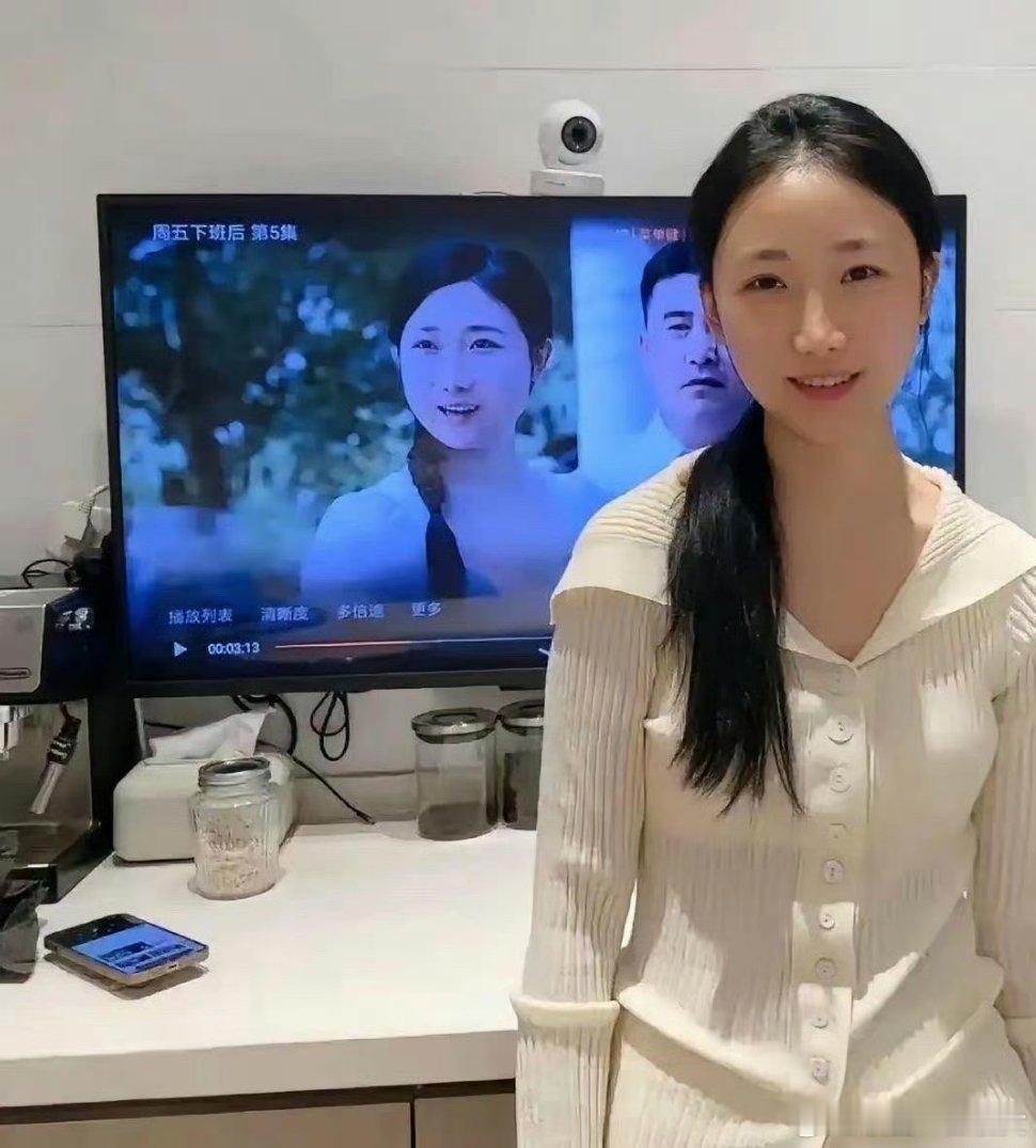 现在的电视都把人拉宽了 ​​​