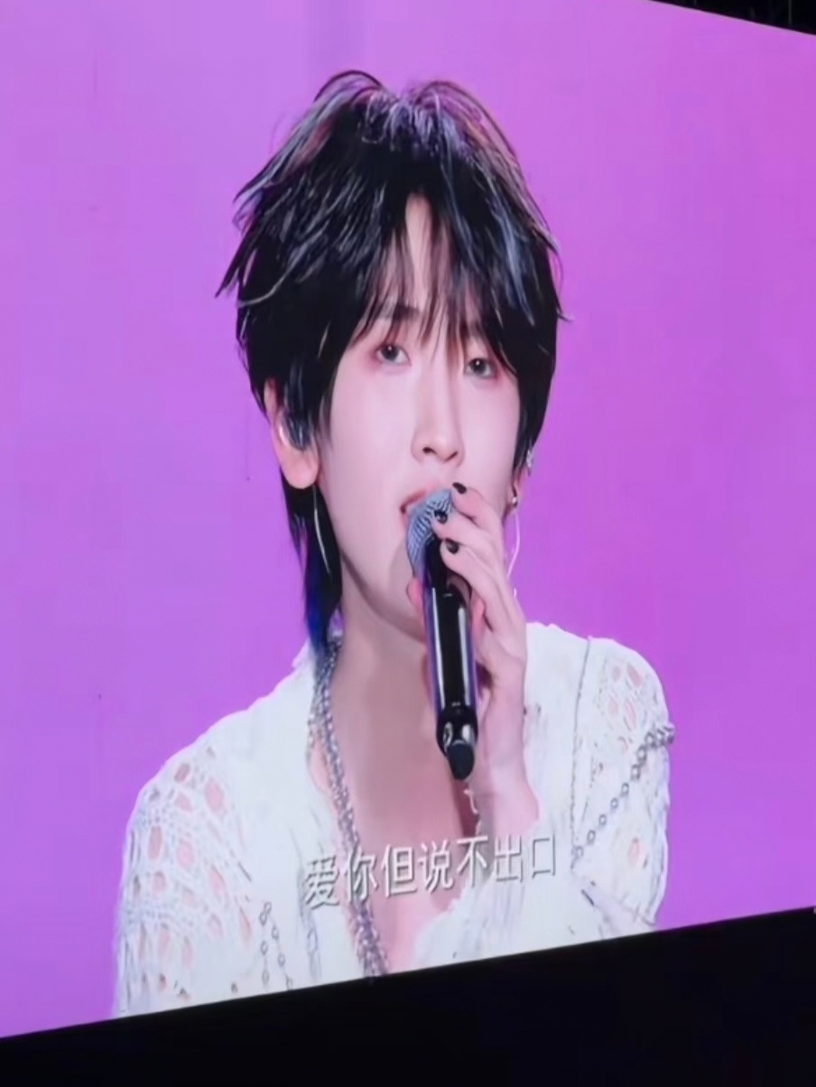 奇文 杨博文：我们转过去，不要面对镜头杨博文：你的假声很好听左奇函进步真的好大，