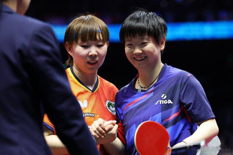 “整场比赛，我俩都发挥得很棒。”孙颖莎说，“玲姐复出以来，我是第一次跟她交手。她