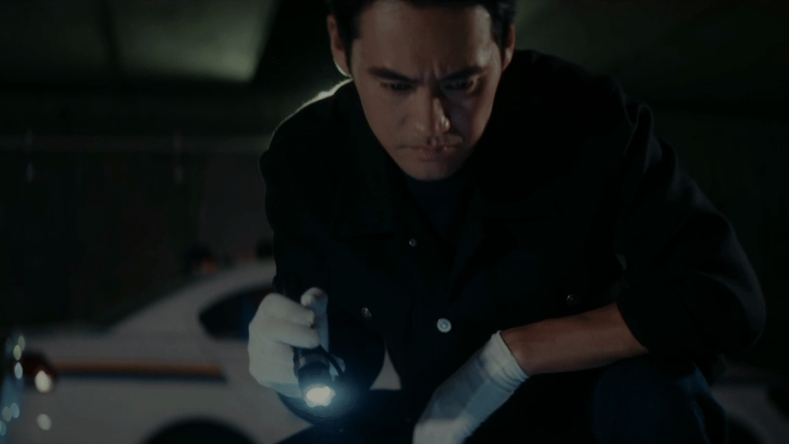 暗恋者的救赎开播 暗恋者的救赎开播，谁懂这部剧的悬疑氛围感啊，这光影交错的镜头语