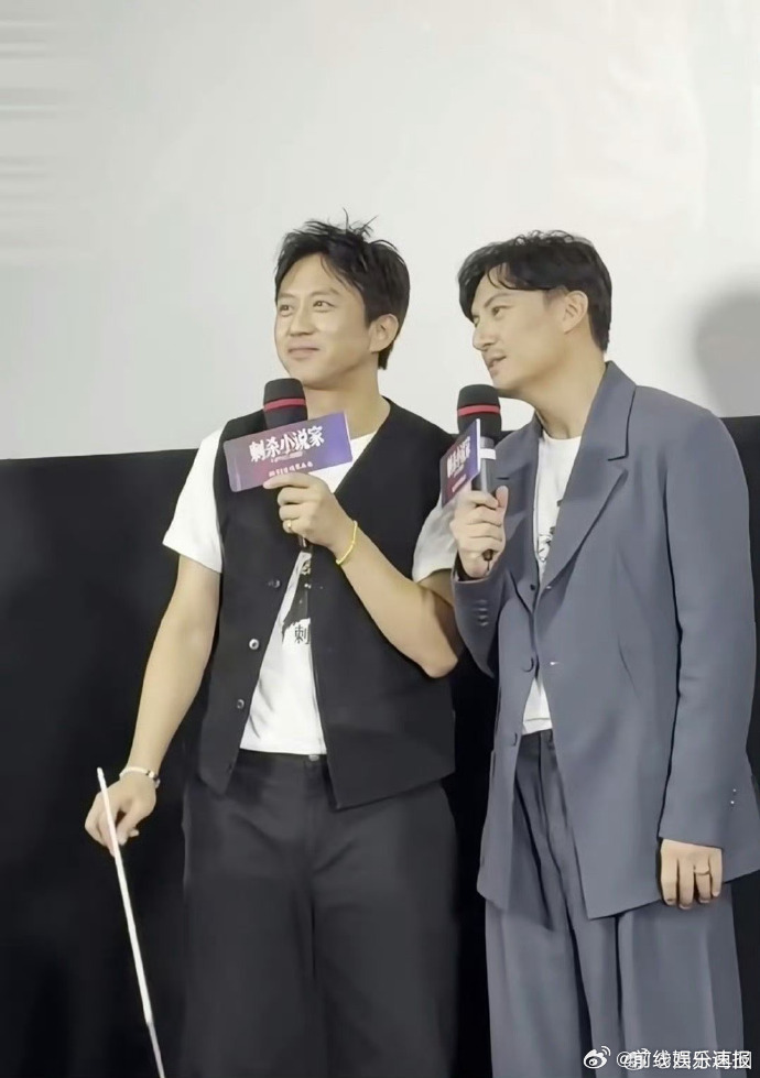 离开张震谁还把邓超当小孩 Xswl！邓超在张震身边完全是 “小跟班” 既视感，小