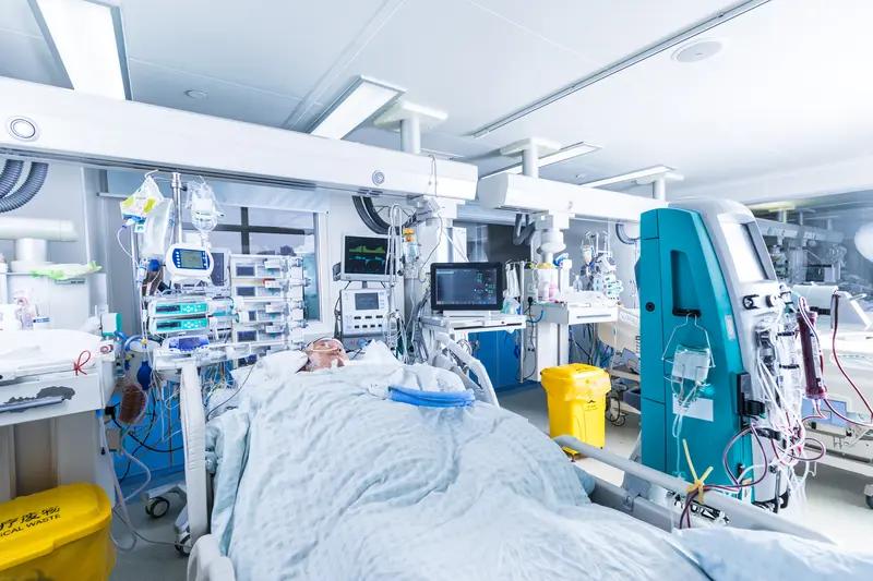 “老娘银行卡里躺着七位数，却连一支醒脑针都打不起！”——46岁的蒋姐在上海医院I