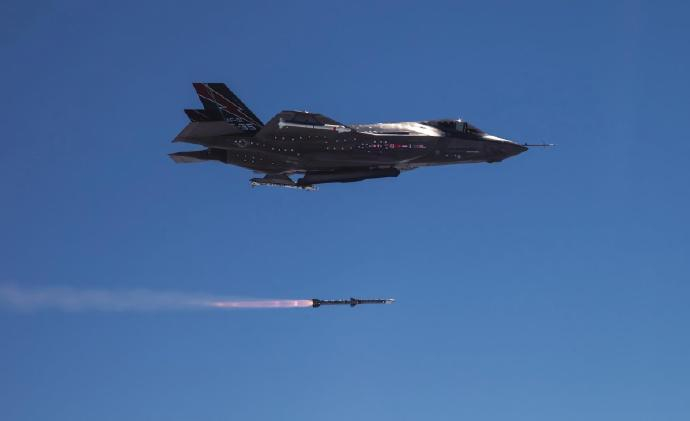 每天认识一件兵器 AIM-120“监狱”导弹AIM-120“监狱”（Slamme