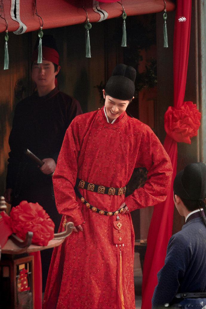 李昀锐低眉红眼这一分钟 李昀锐的眼神太有戏了，光靠低眉红眼的微表情，就把林晏失去