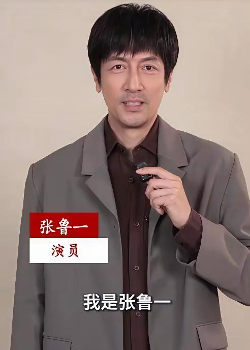 我喜欢他在（麻雀）里演的大反派毕忠良
说话声音也很好听，声线脆脆的
梳着大背头超