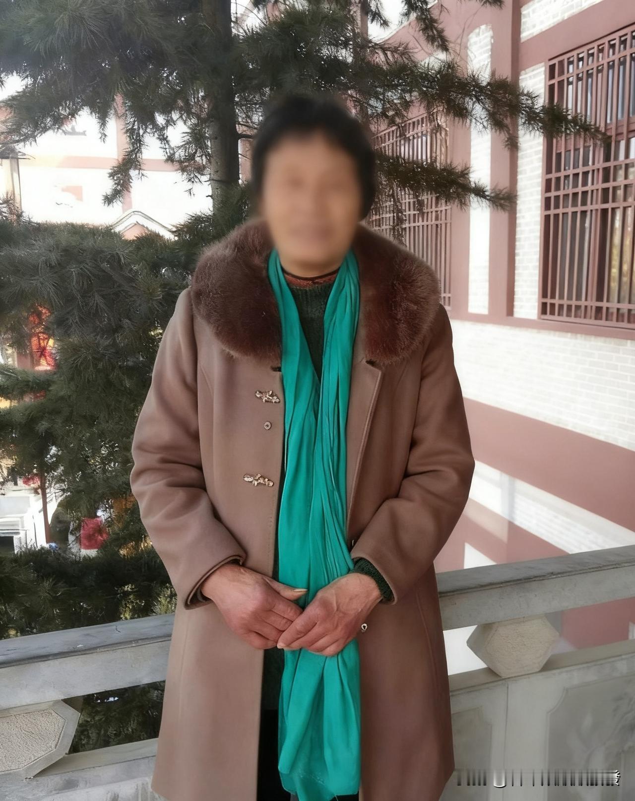 我的母亲得过脑梗，现在耳朵特别背，每次给她打视频电话都很费劲，听不到我说什么，慢