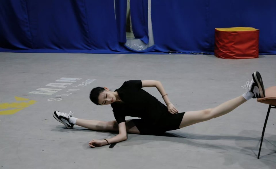 王奕婷一字马绝了王奕婷王奕婷的e能量 ​​​