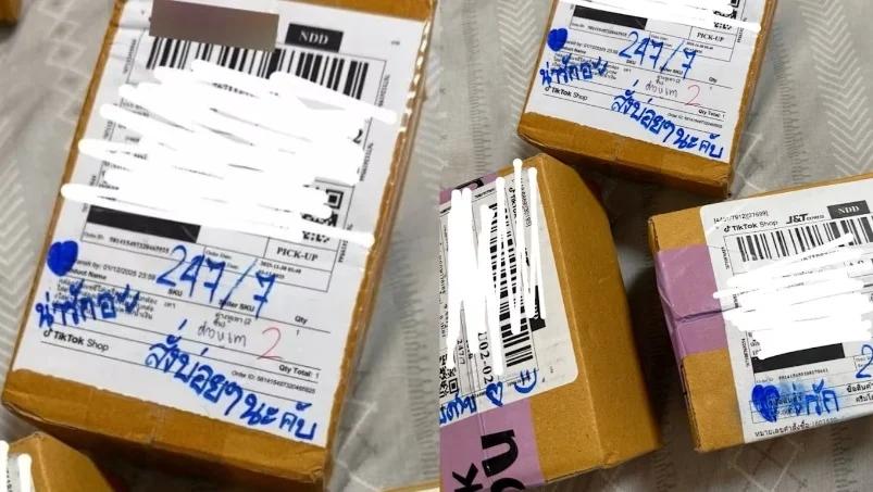 (～￣▽￣)～  报道指出，包裹上的暧昧信息包括: