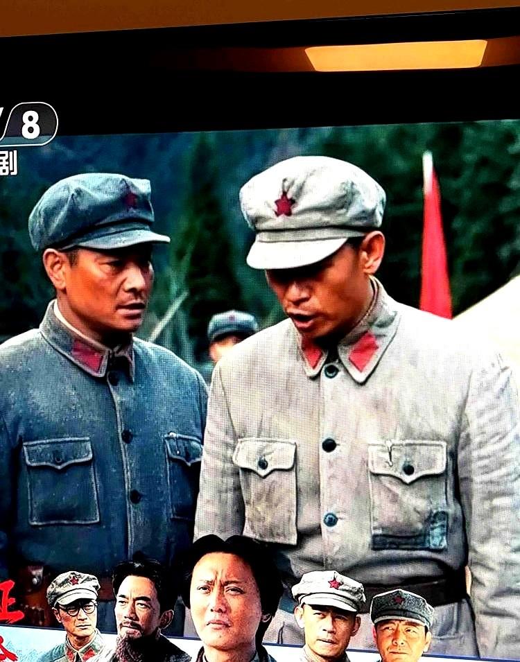 四年只抠出28集，全实景不碰绿幕，男演员硬生生把自己晒脱了一层皮。

李健天天顶