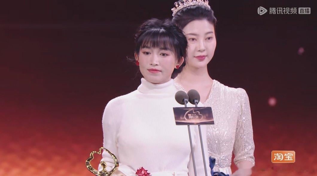 李子柒年度文化影响力人物  李子柒的才华与坚持，让东方美学在世界绽放，未来可期！