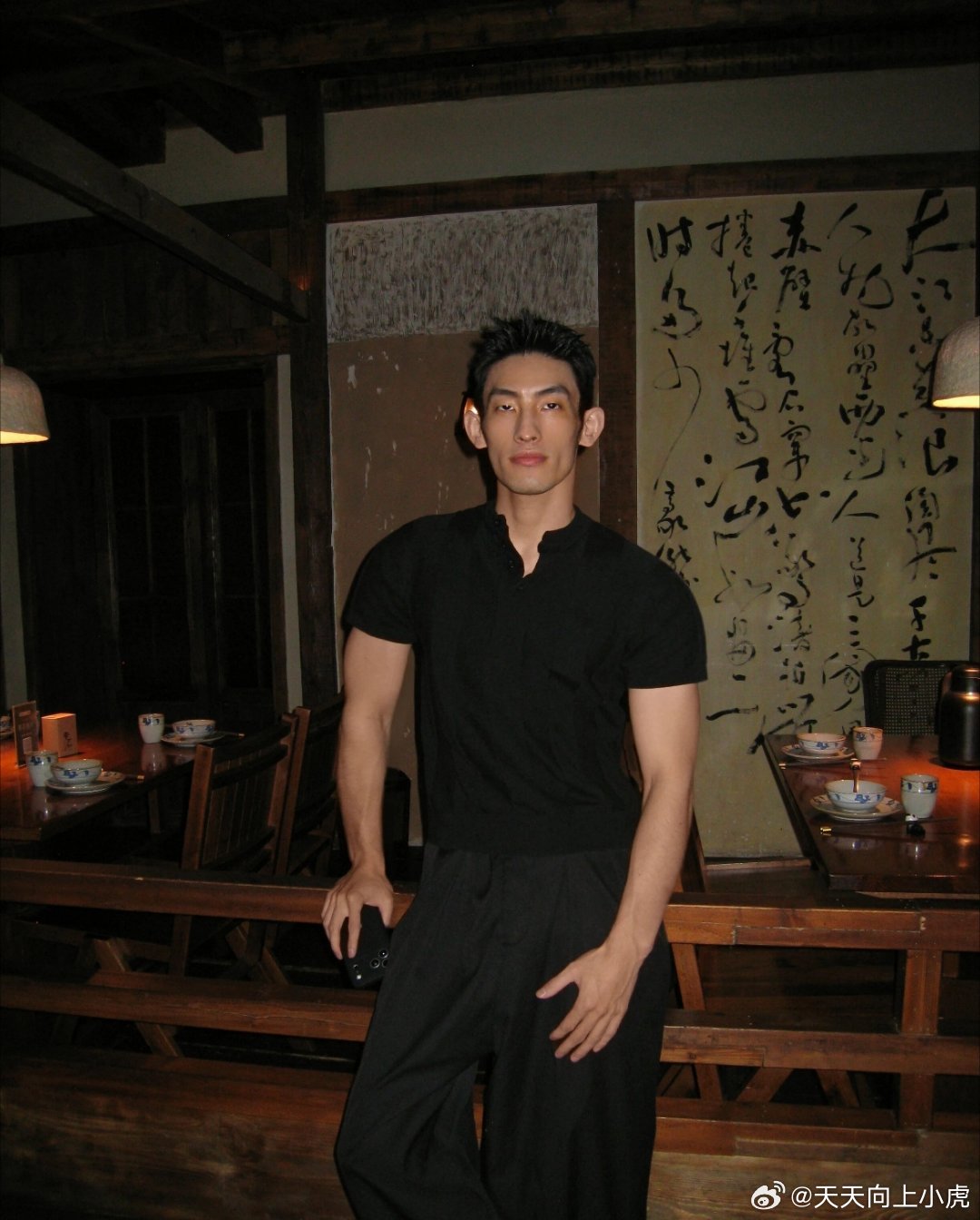 建议大家把消极口癖戒掉男生还是要积极向上，还是要阳光点。 