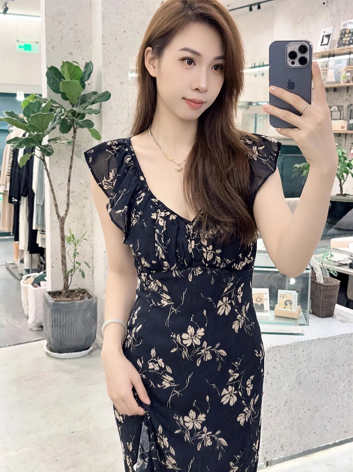 碎花连衣裙 碎花连衣裙氛围感十足 连衣裙分享 适合度假穿的碎花裙