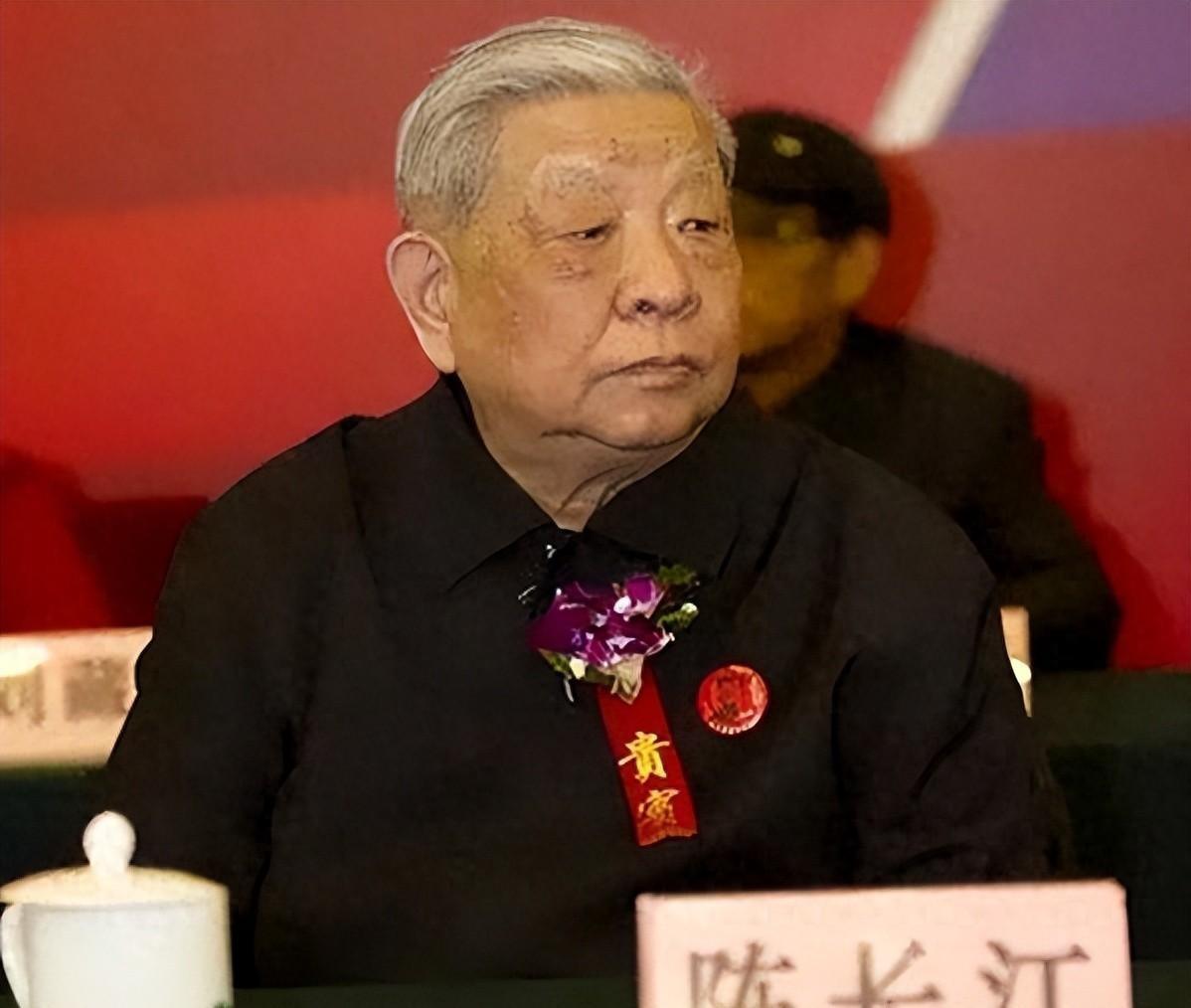 陈长江揭秘毛主席身后诸多不为人知的事，华国锋为何对主席说执行了您的遗愿？
195
