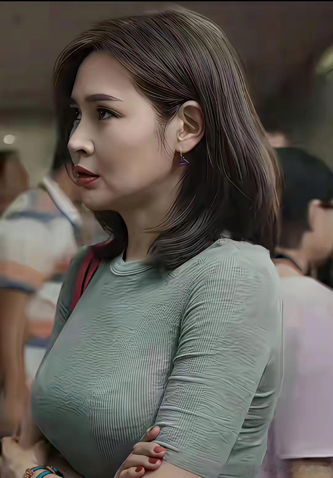 于明加的鼻子尤其是鼻翼真好看，有同意的吗？ 