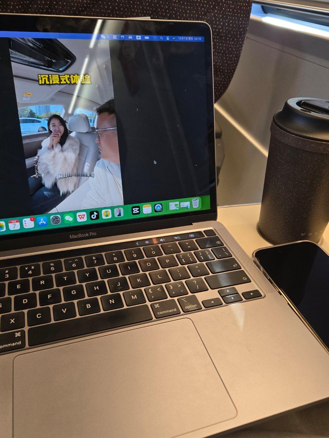 最近特别缺et9！！！报下BaaS的成交价行情子夜静瓷蓝51万+黑色月辉银50万