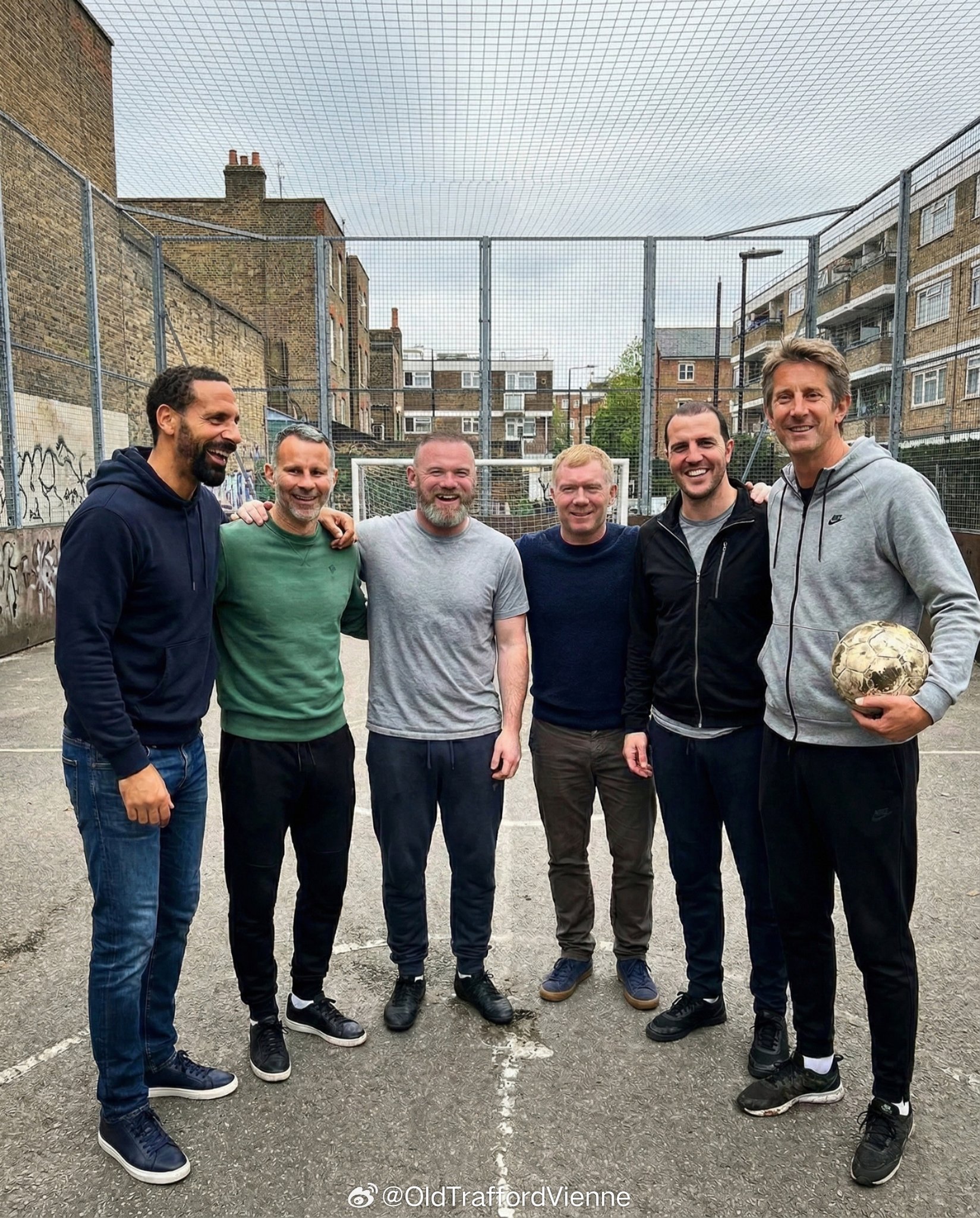 费迪南德现在每次发这种照片我都怀疑是AI 