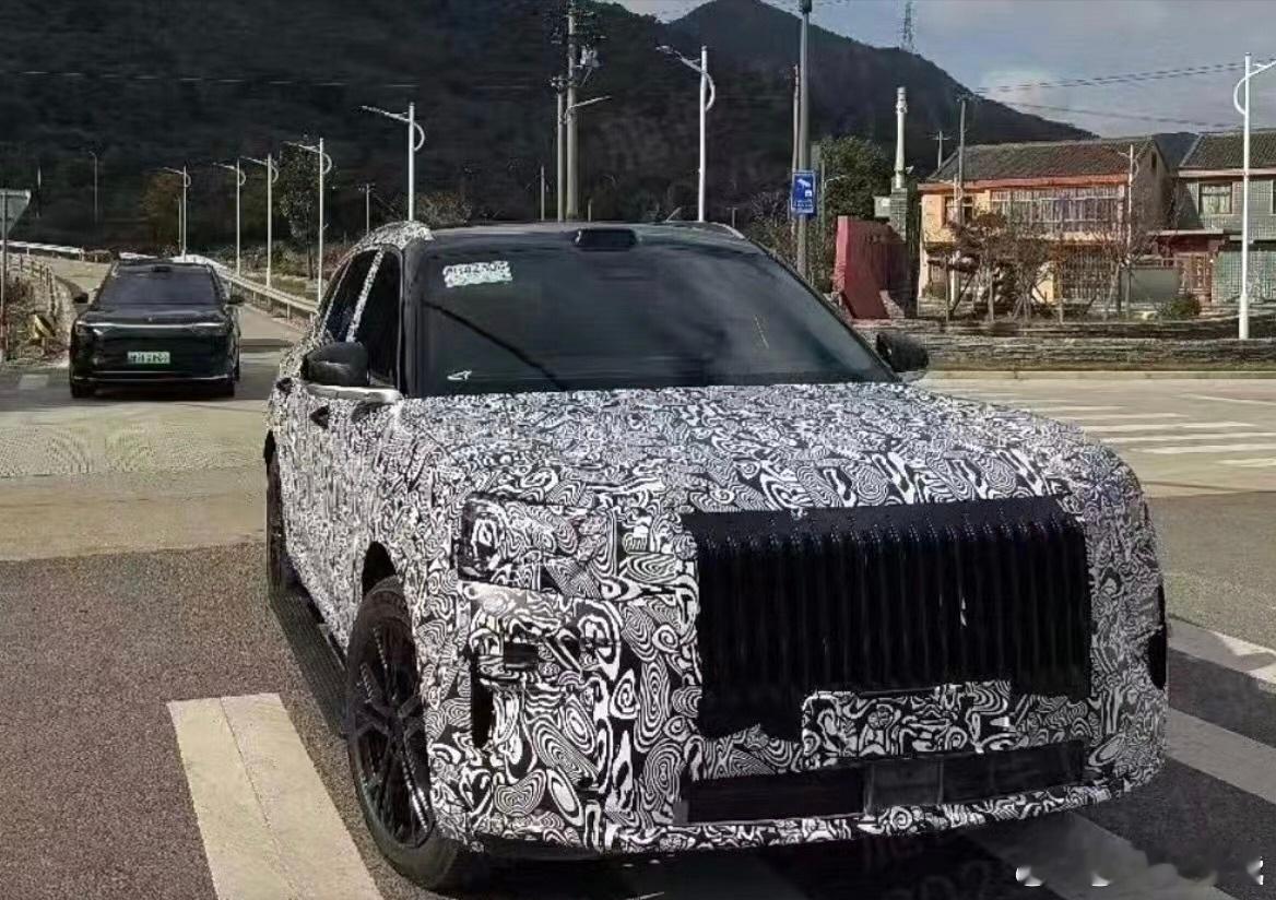 从摸的图极氪8X的谍照图，杭州湾卡宴？极氪8x