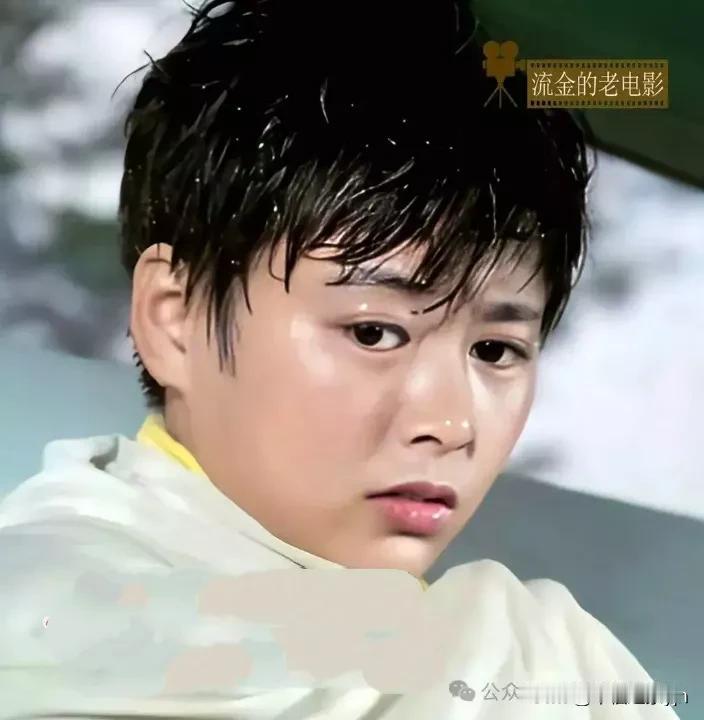 这不是张瑜吗？怎么像个小伙子似的？朋友，您知道这是 她演的什么电影吗？感谢分享。