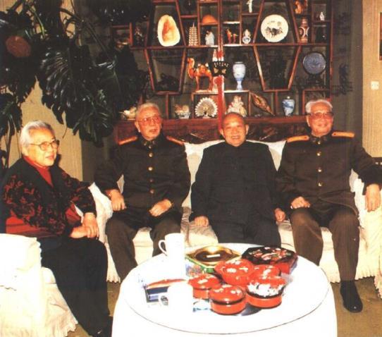 1995年春节刘志坚夫妇同军委副主席刘华清、张震的合影