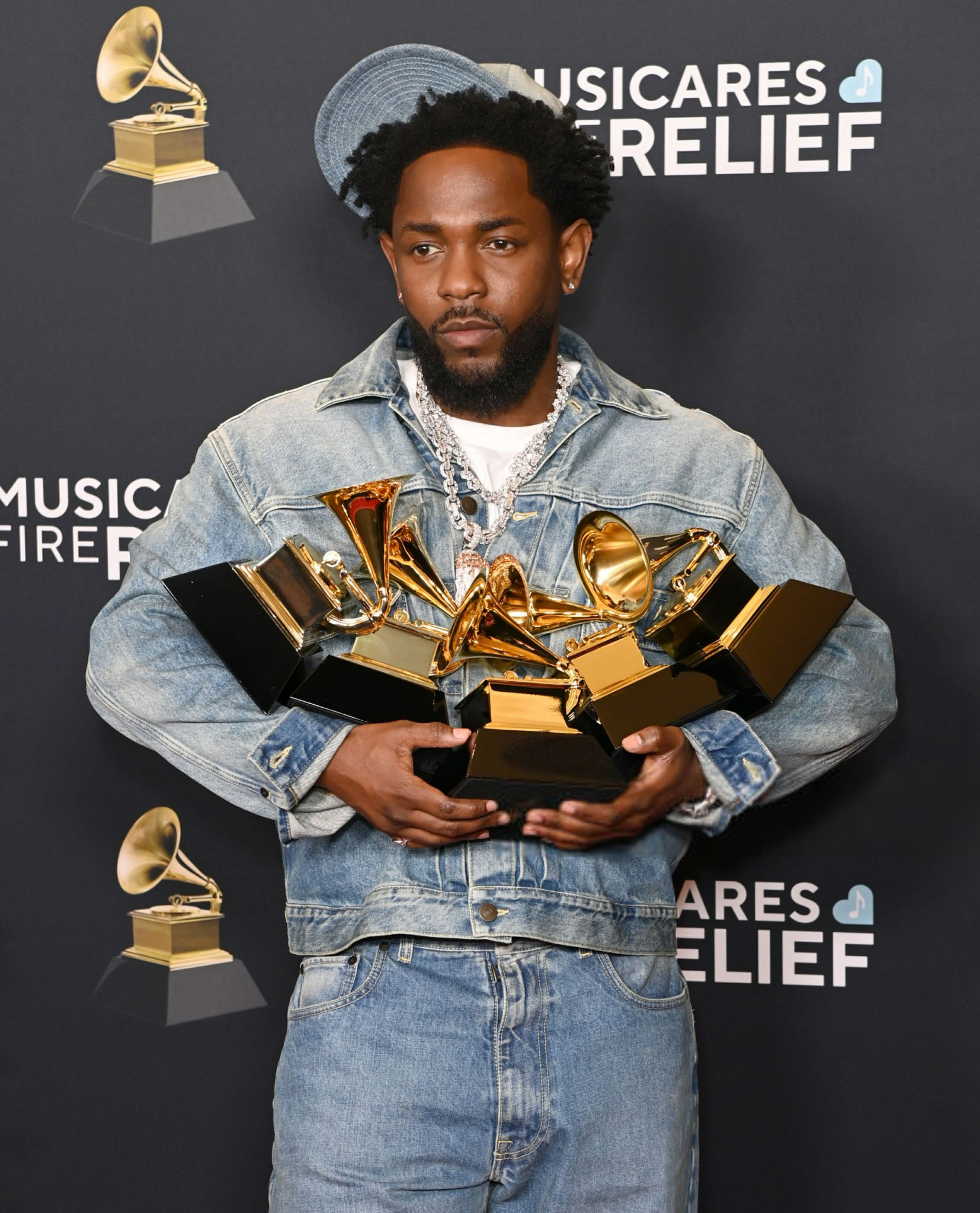 怀抱5座 格莱美 留声机成为本届最大赢家的 Kendrick Lamar ！[酷