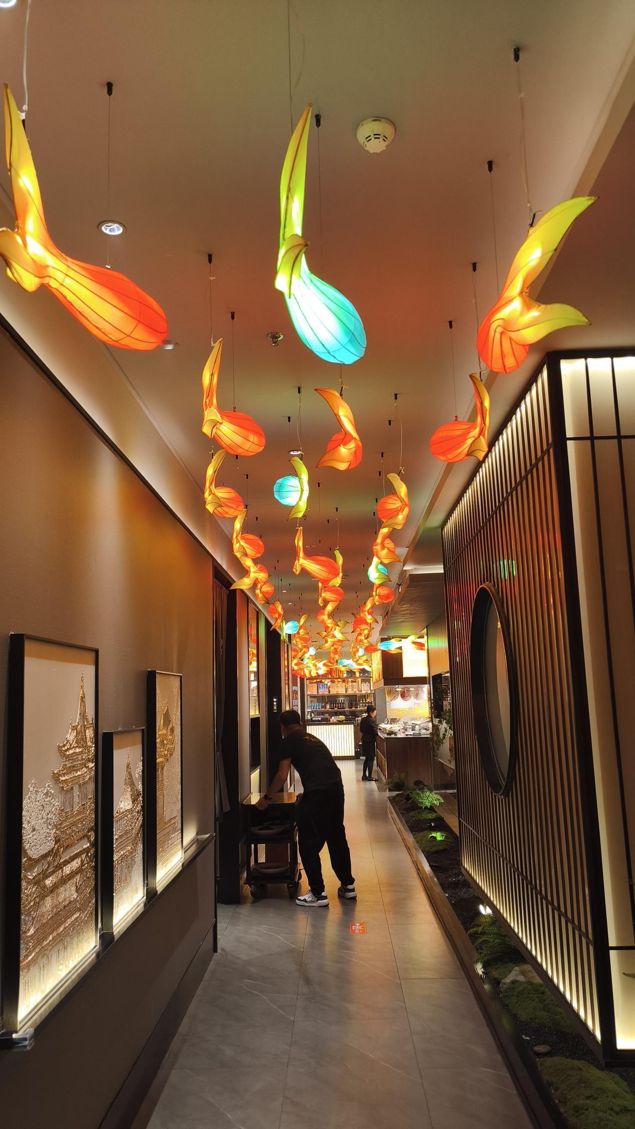 年四部门联合出手，对学校、老师、家长和校外机构都严格监管。
有些家长陷入误区，觉