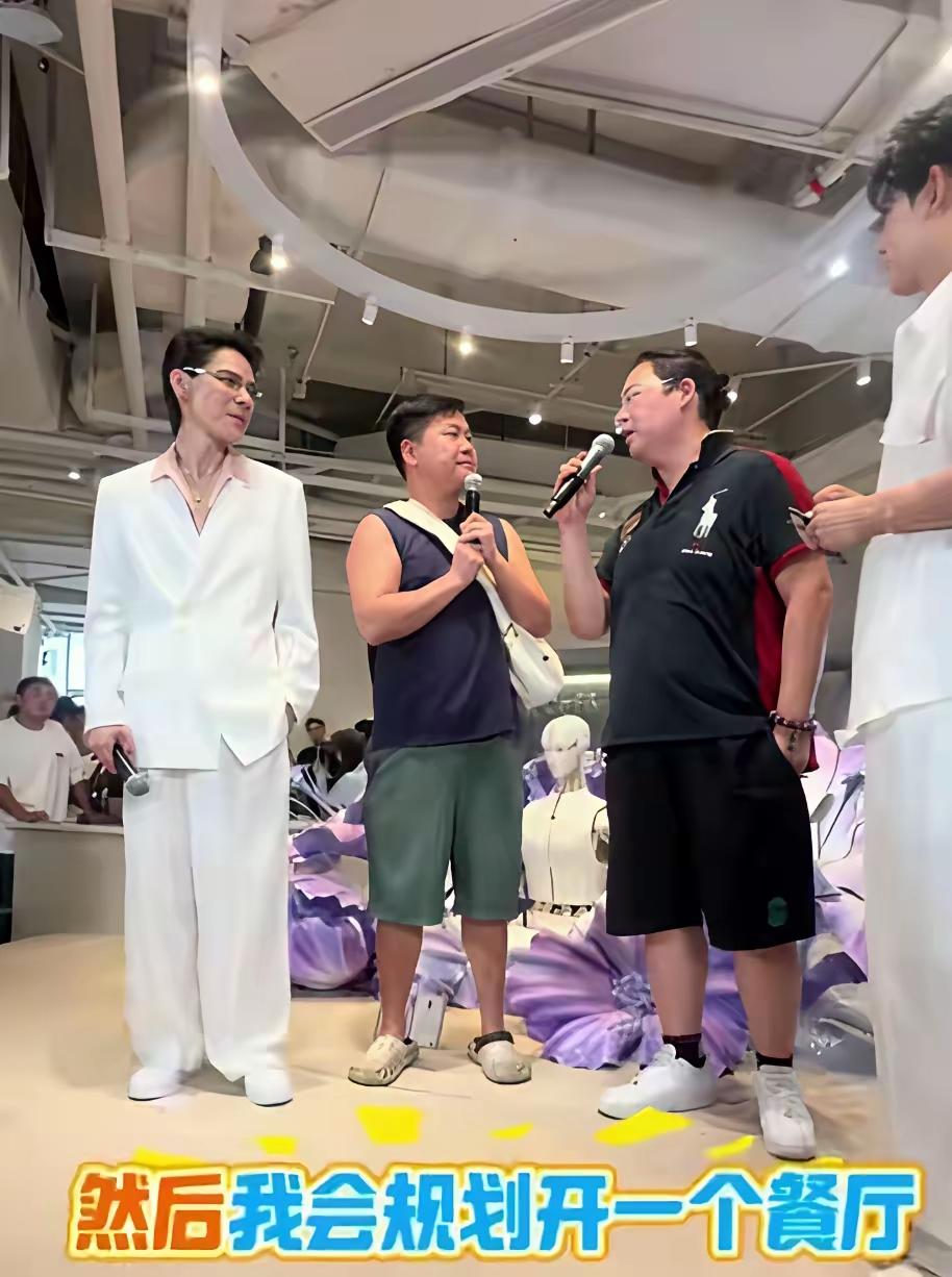向家兄弟直播爆出两大消息，反差感直接拉满！
 
✅好消息：向佑直播首秀出圈，直接