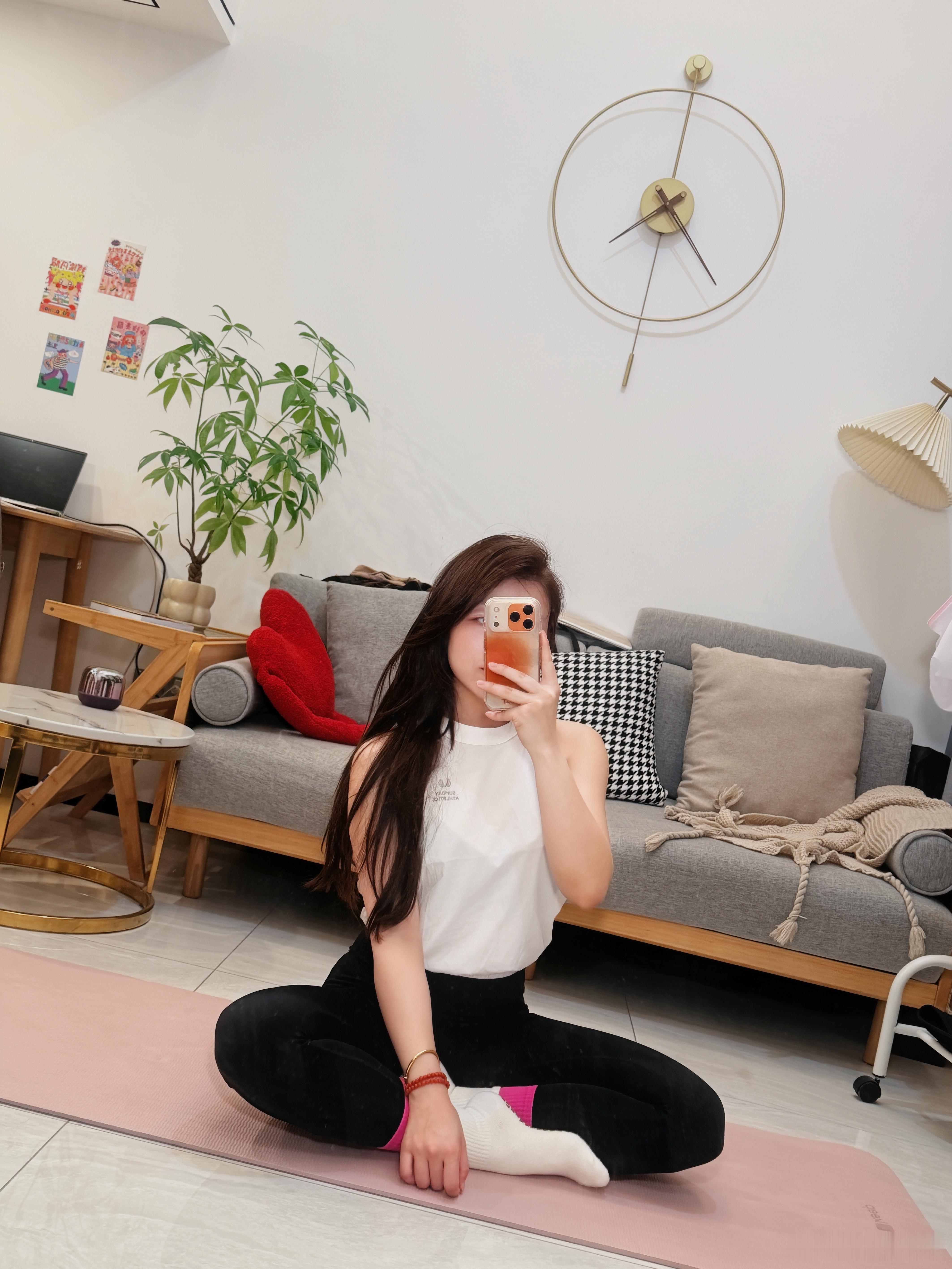 四五天没练明显感觉肌肉掉了不少看来得重新制定个健身计划平衡下高强度工作和日常锻炼