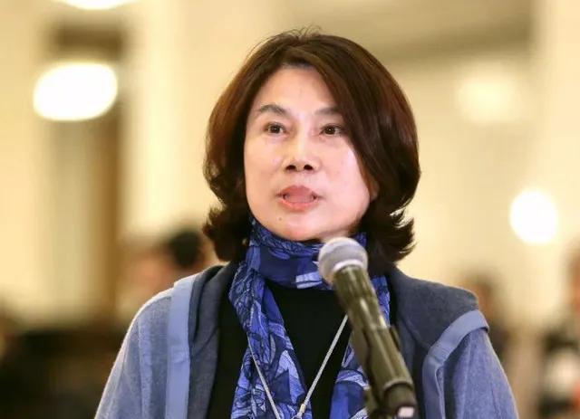 董明珠曾提出，打工人的个人所得税应该提高到一万元以上，过去我们五千及其以上征税已