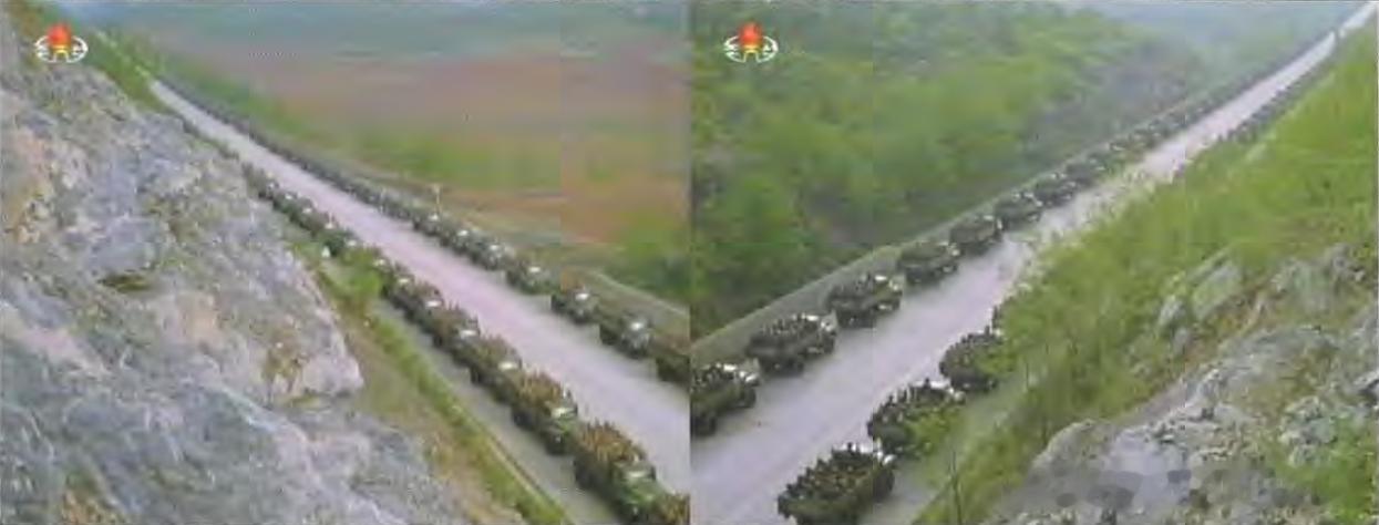 2010年代朝鲜运载步兵的ZiL-130卡车紧密排列在公路两边，一眼望不到头，展