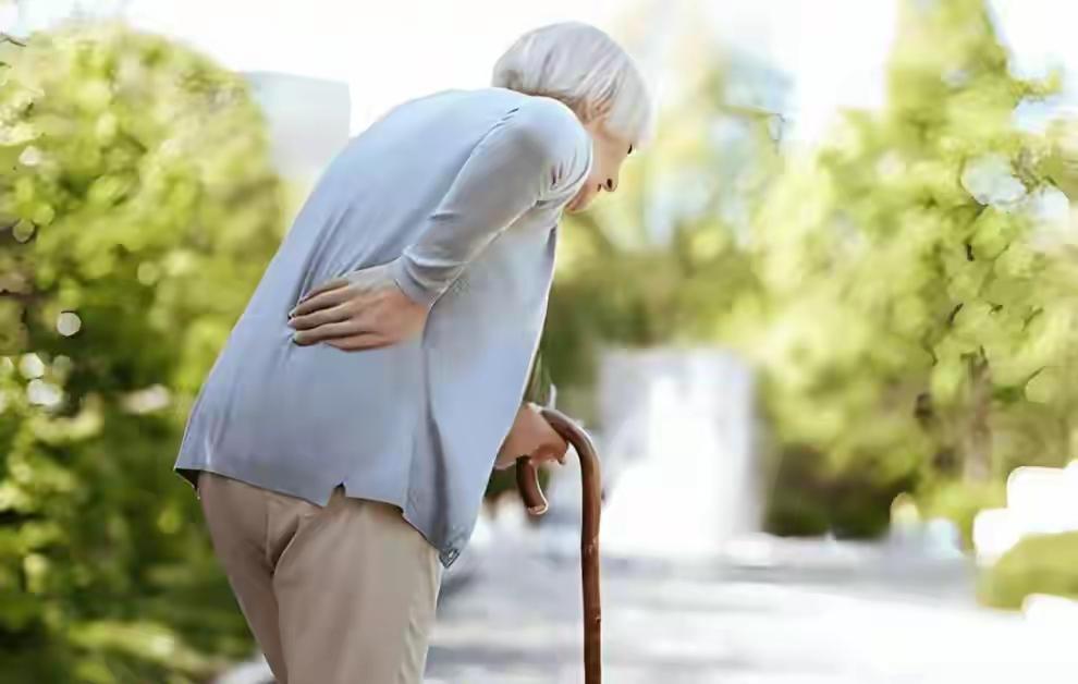 82岁老人健康管理：6个关键细节与综合建议

一、6个需重点关注的健康细节

 