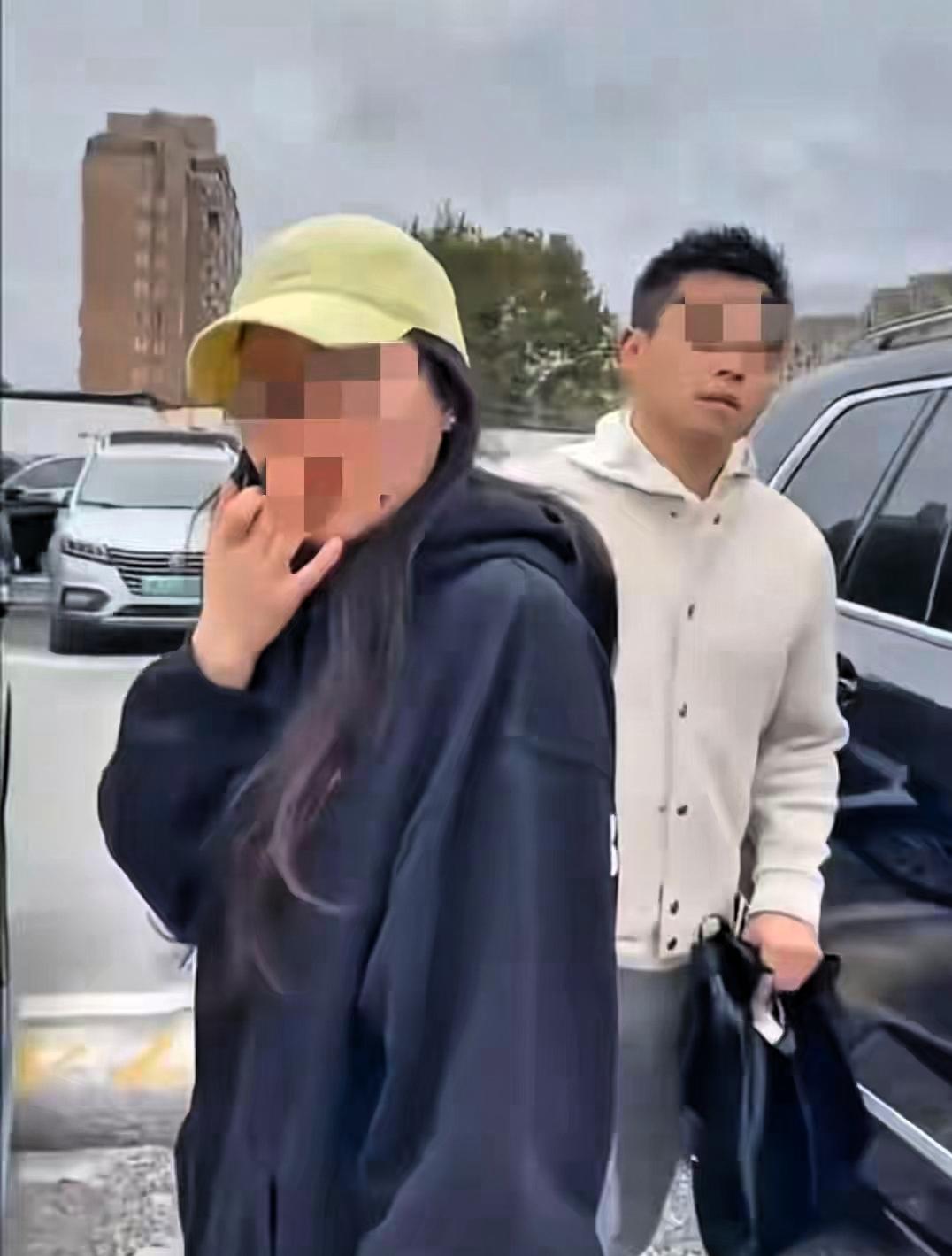 炸裂！女子在医院抓到老公带小三产检，正脸曝光，身份被扒不简单
 
上海一妇婴停车