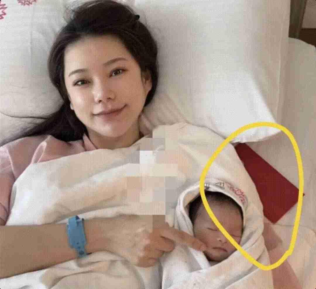 大家还记得大S和汪小菲吗？
不知道这个话题能不能被大家给看见，好像大S已经成了禁